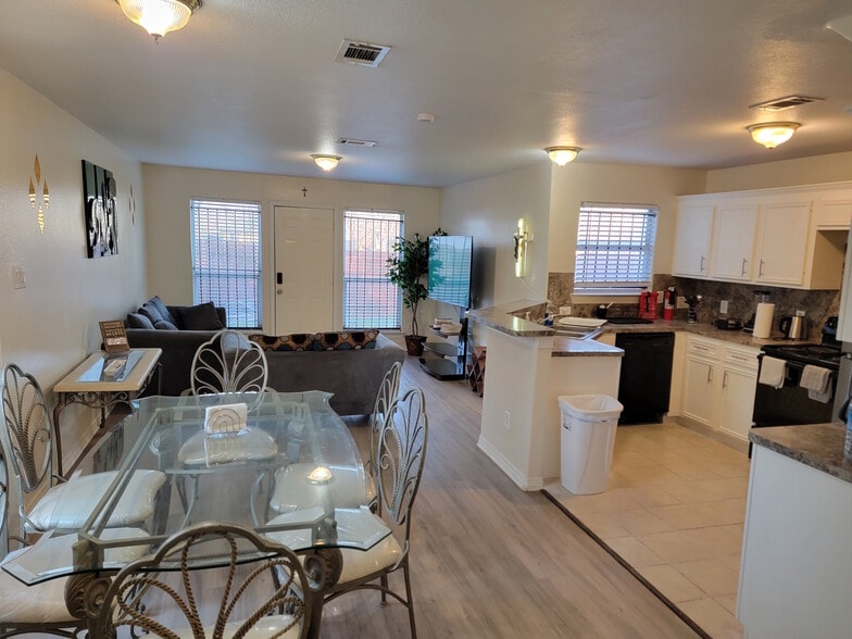 Building Photo - 3807 Lydia St