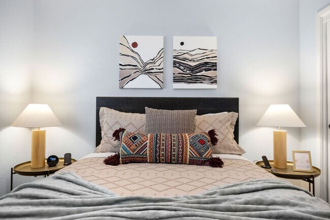 Building Photo - 8259 E Mulberry Ln