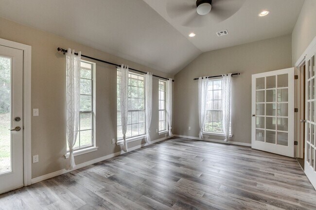 Building Photo - Spacious Retreat with a Park-Like Backyard