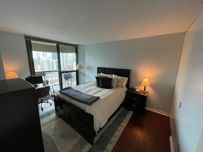 Building Photo - 400 N La Salle Dr