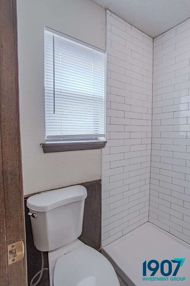 Building Photo - Charming Brick Home with Modern Updates and Large Backyard in Moore!