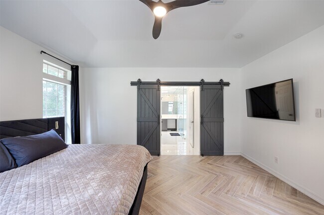 Building Photo - 11492 Majestic Dr