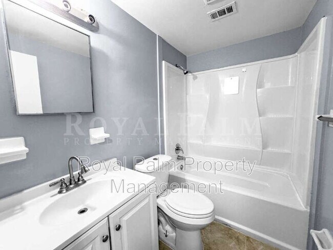 Building Photo - 6617 Warwick Cir