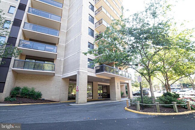 Building Photo - 205 Yoakum Pkwy