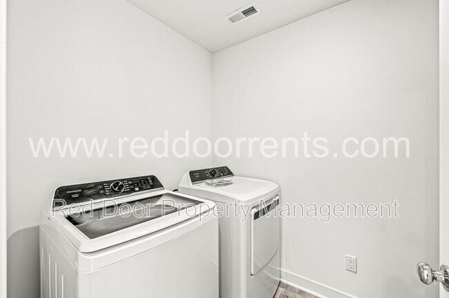 Building Photo - 2954 Grand Rdg Dr