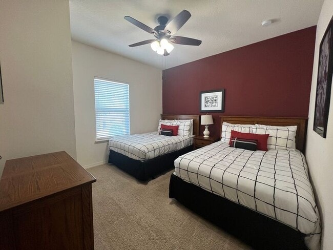 Building Photo - 8932 Shine Dr