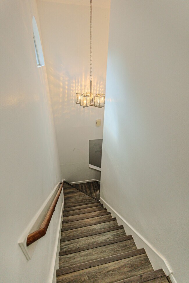 Building Photo - 19334 Strathmore Pl Ln