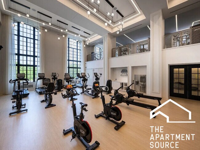 Building Photo - 2300 N Lincoln Park W