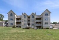 Building Photo - Lake view Condo in the middle of Branson