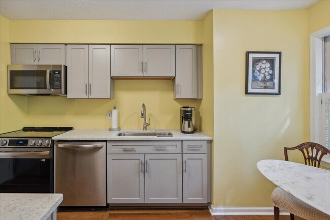 Building Photo - 107 Barbary Ct