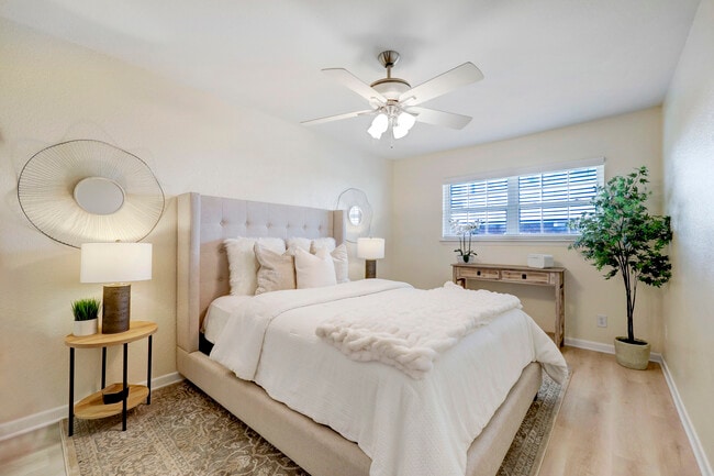 Building Photo - Ridgewood Apartment Homes