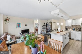 Building Photo - 2101 Chestnut St