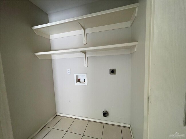 Building Photo - 9 Dora Jeanne Dr