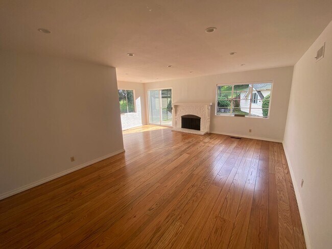 Building Photo - Charming Single-Family Home in Desirable Ladera Community