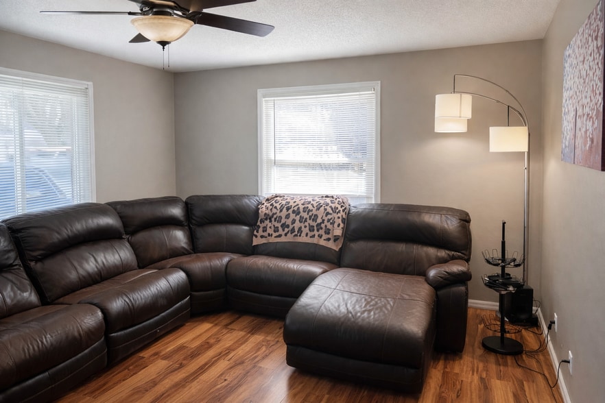 Living Room with TV - 513 N Nixon Ave
