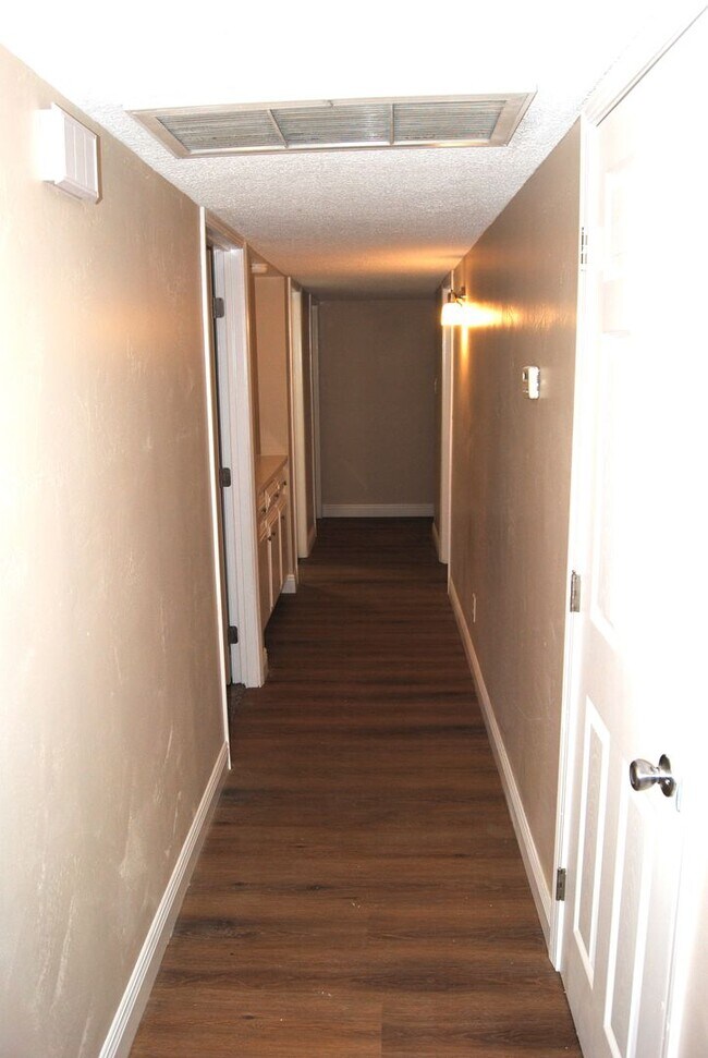 Building Photo - *Move-in special with a month of free rent on your 3rd month of tenancy*