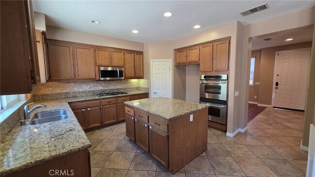 Building Photo - 12432 Celebration Dr