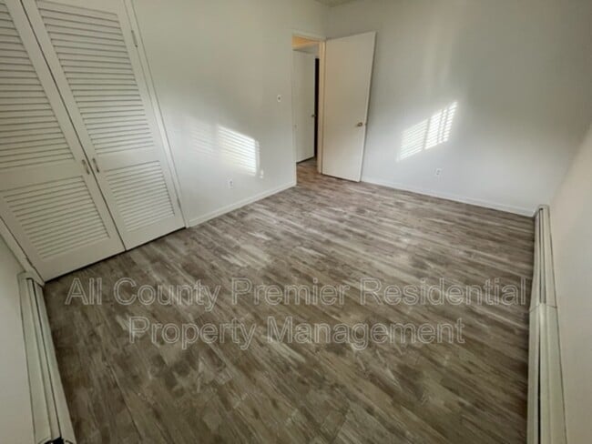 Building Photo - 22 Dorset Dr