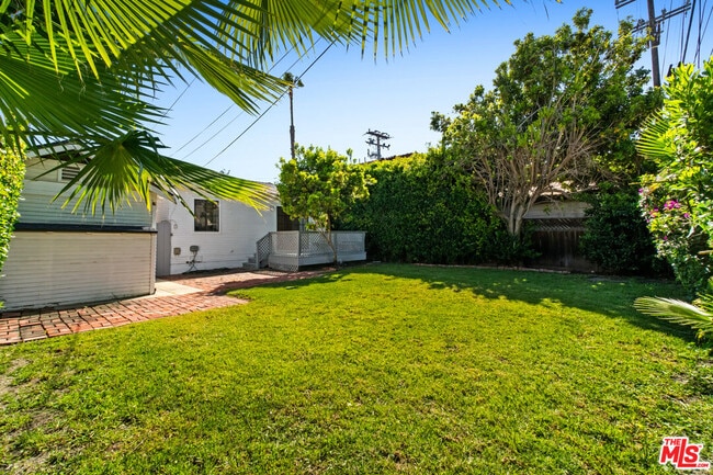 Building Photo - 8643 Clifton Way