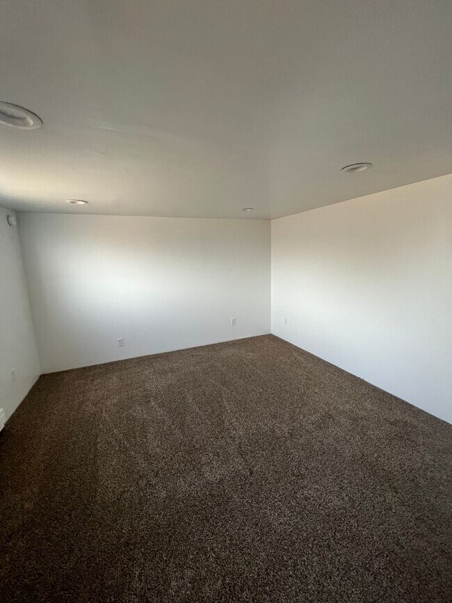 Building Photo - Parkland Duplex