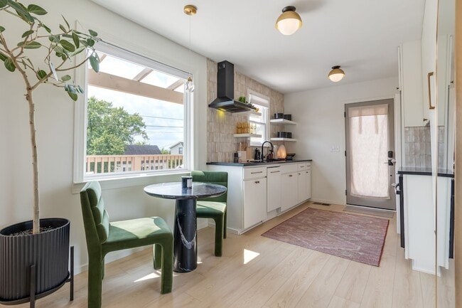 Building Photo - 3804 Lookout Dr