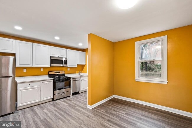 Building Photo - 2412 18th St SE