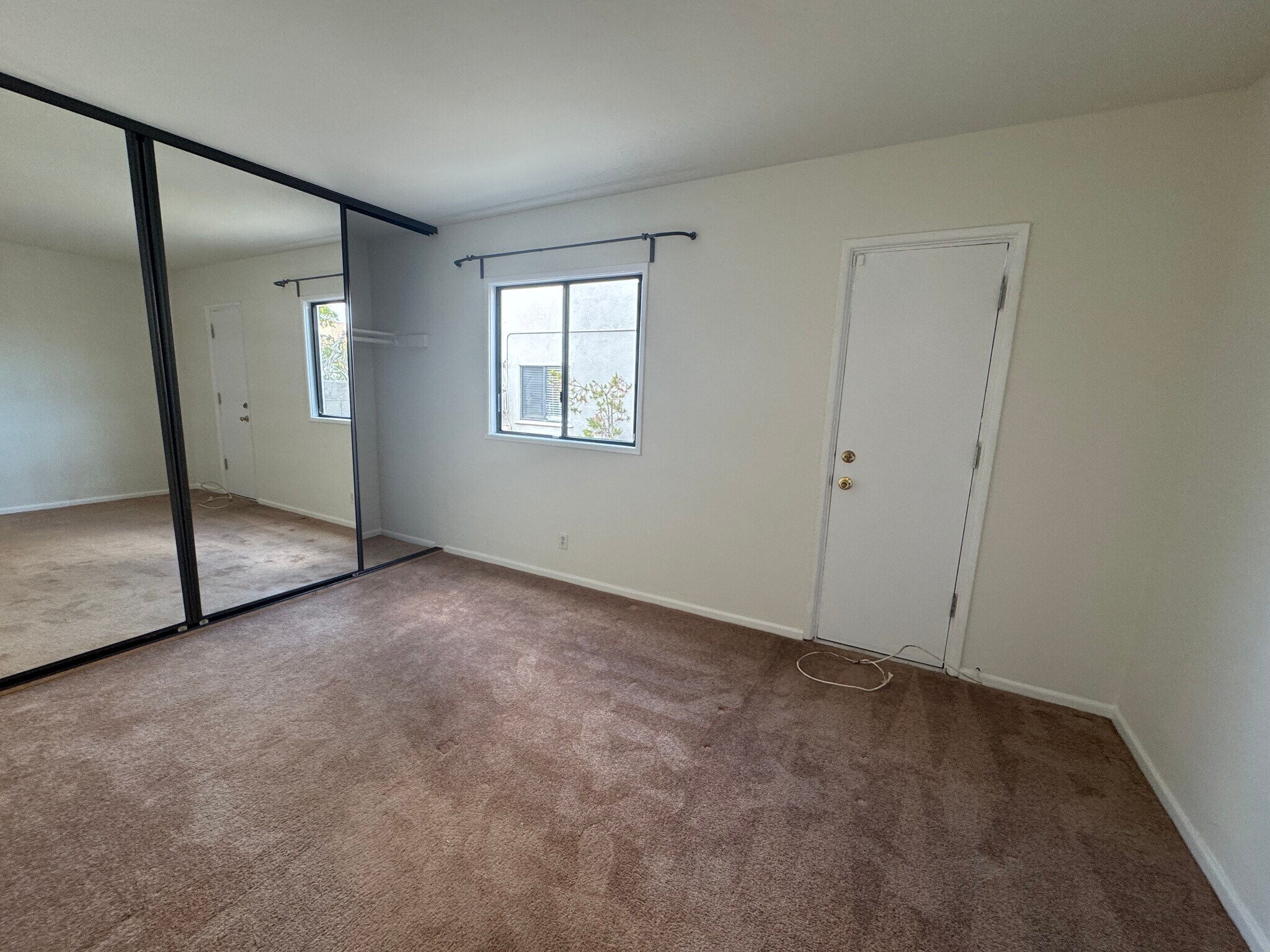 Building Photo - 714 Loma Dr