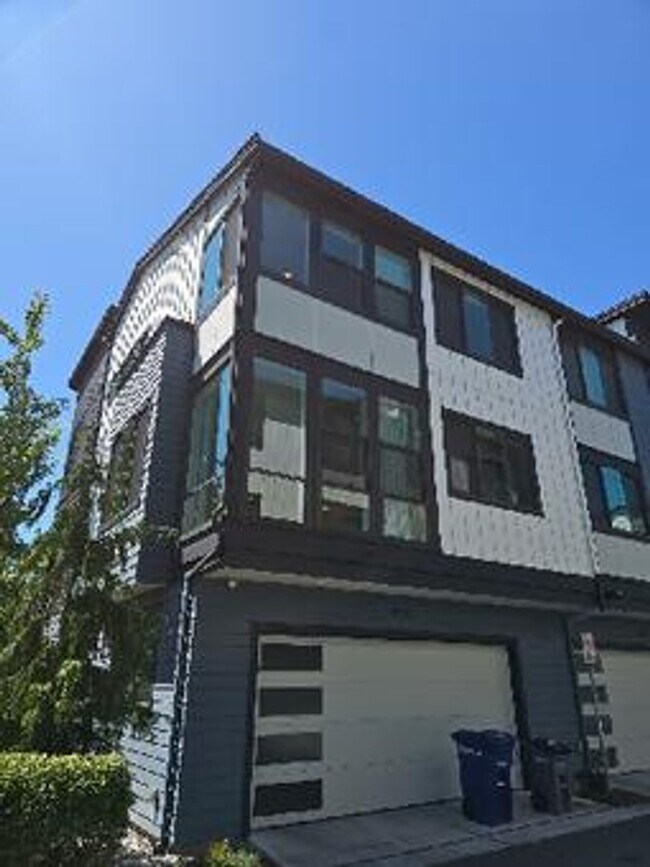 Building Photo - 9710 Main St