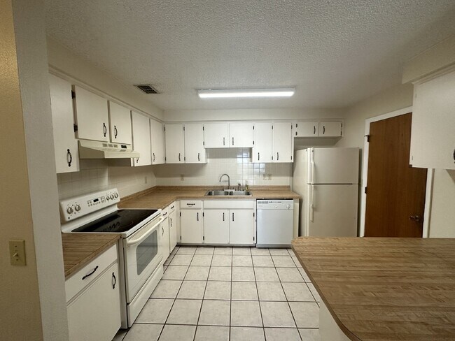 Building Photo - North Lakeland 1/2 Duplex For Rent