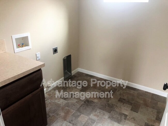 Building Photo - 5836 NE Chandra Ct