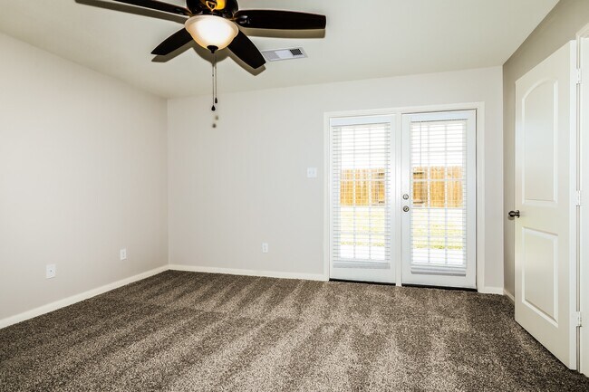 Building Photo - 22422 Base Light Dr