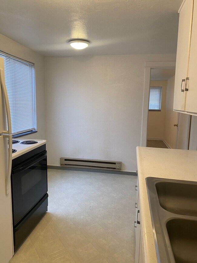 Building Photo - 523- 525  Markeson St