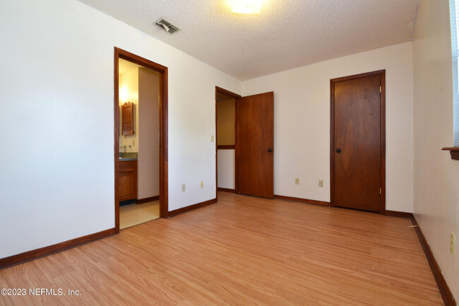 Building Photo - 4328 Melissa Ct W