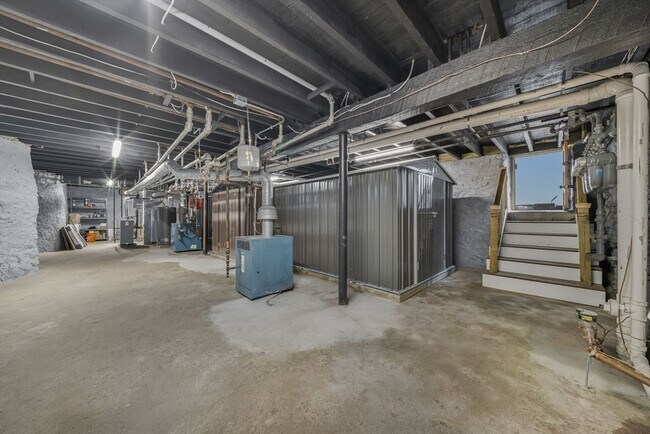 Building Photo - 24 Hinckley St