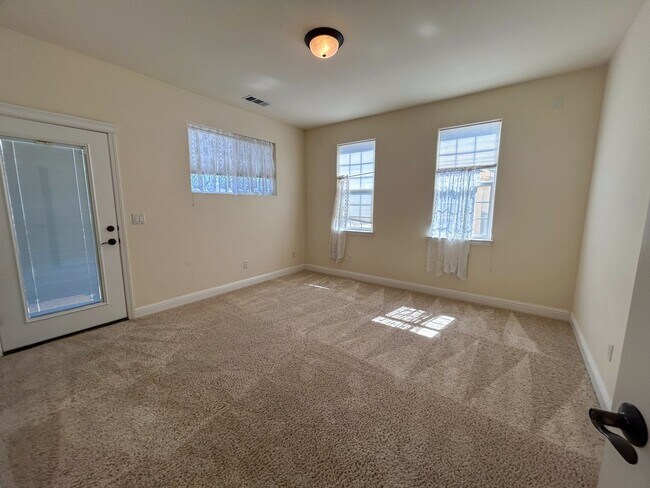 Building Photo - MOVE IN SPECIAL $500 OFF FIRST MONTHS RENT. 3 Bedroom Home for Rent in Orland CA | Pet Friendly, ...