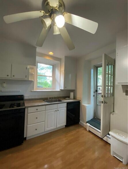 Building Photo - 253 W 256th St
