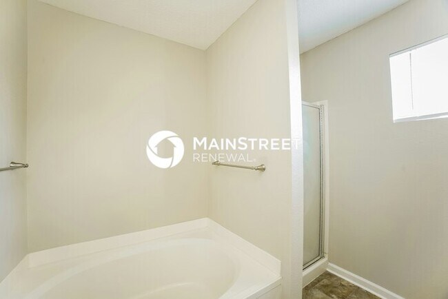 Building Photo - 3 Bedroom Pet-Friendly Home in INDIANAPOLIS, IN with Main Street Renewal