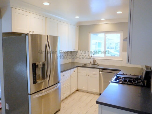 Building Photo - Remodeled Home in Great Location w/ Award Winning Schools & Central A/C!! Pets Negotiable!