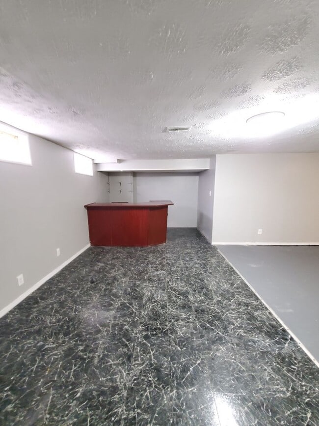 Building Photo - 3 BEDROOM SINGLE FAMILY HOME