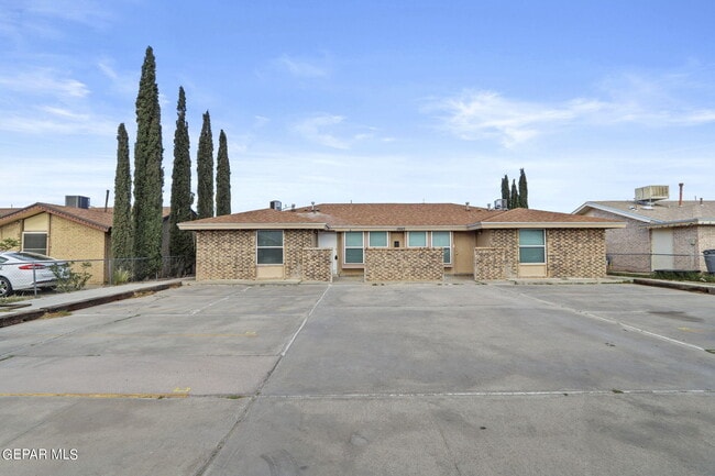 Primary Photo - 10012 Caribou Dr