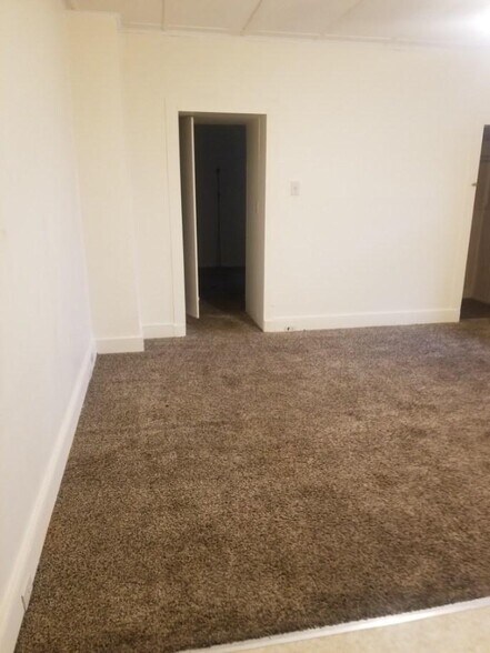 Building Photo - 560 Walnut St