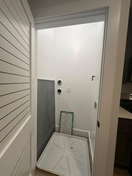 Building Photo - 56 Brill St