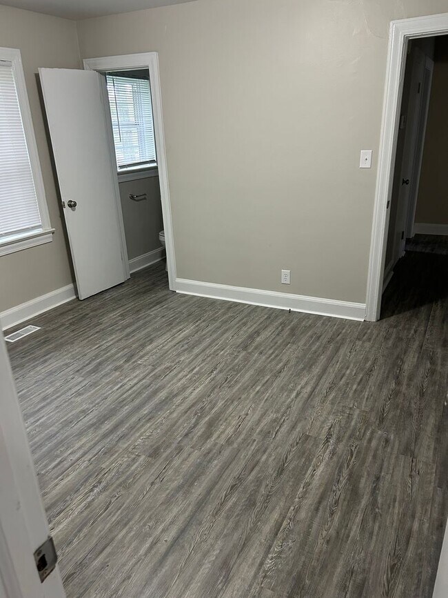 Building Photo - 3 bedroom, two bath home for rent