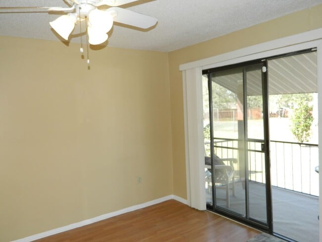 Building Photo - 1 Bed / 1 Bath Condo with Balcony – Seminole County – Water Included!