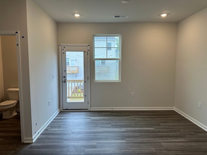 Building Photo - 2517 Kasota Ln