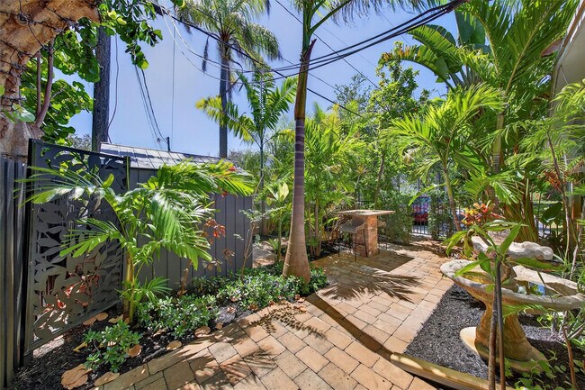 Building Photo - 301 NE 15th St