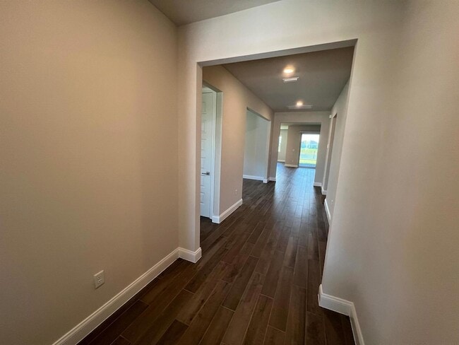 Building Photo - 6305 Cloverdale Ave