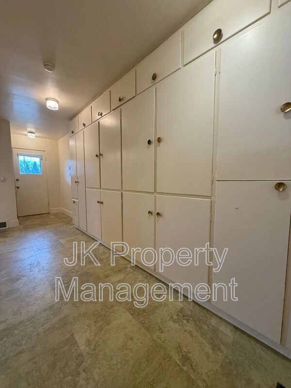 Building Photo - 1726 Alder Dr