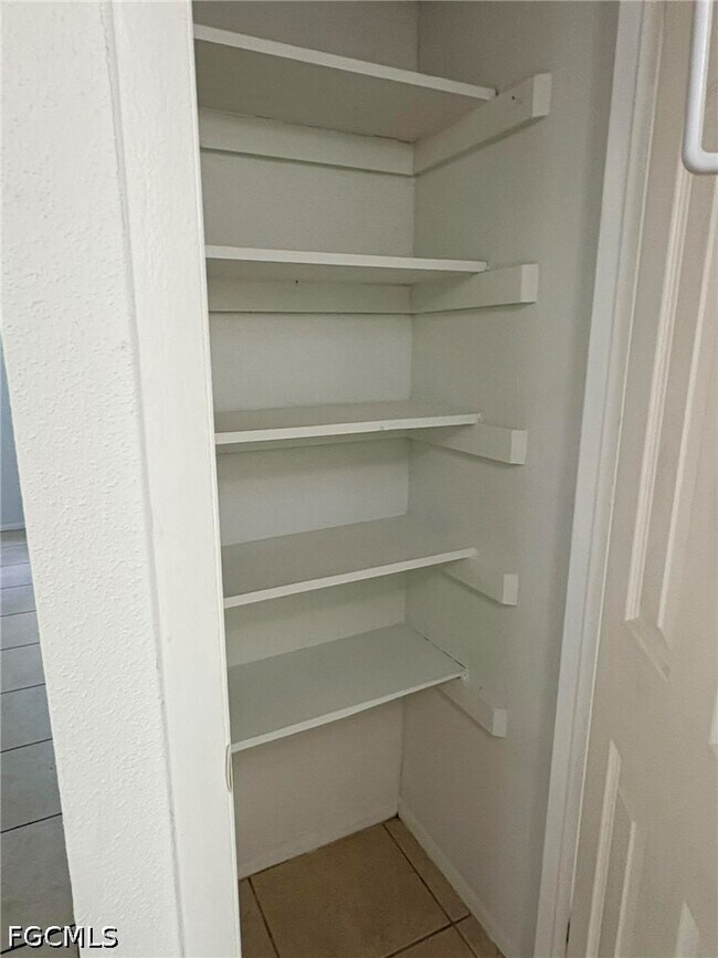 Building Photo - 2905 Winkler Ave