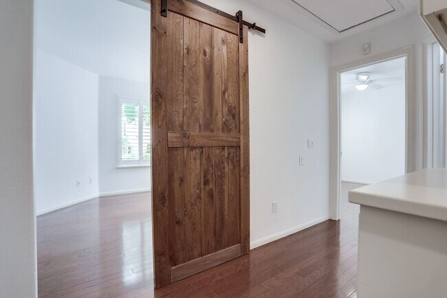 Building Photo - 3 bed, 2 bath Single Family Home in North ...